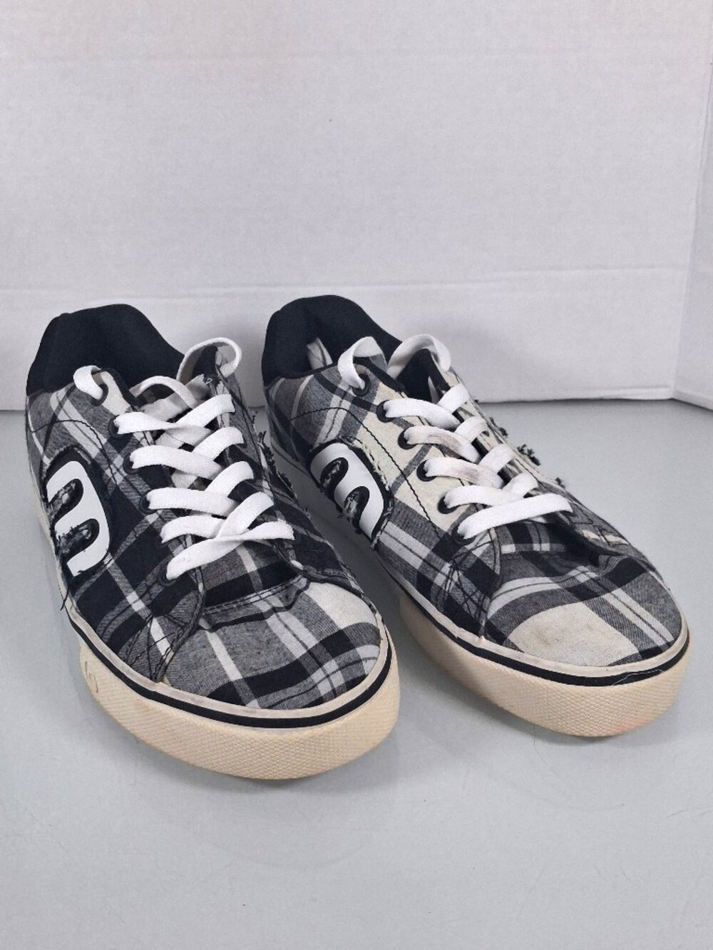 Etnies Skate Shoes Men's Size 9.5 Black And White Plaid CALLI-VULC Lace Up Shoes
